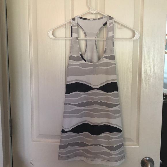 lululemon athletica Tops - Lululemon Razorback tank top size 6!